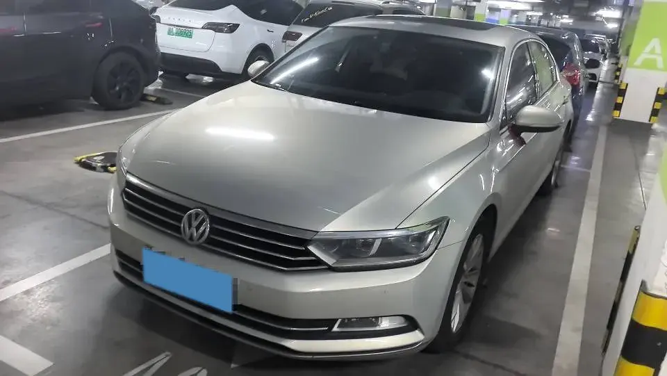 2019 VOLKSWAGEN MAGOTAN view 1