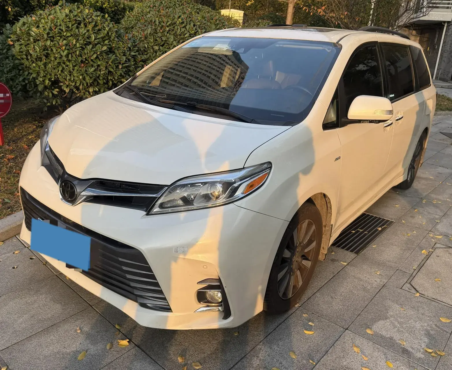 2019 TOYOTA AVALON view 1