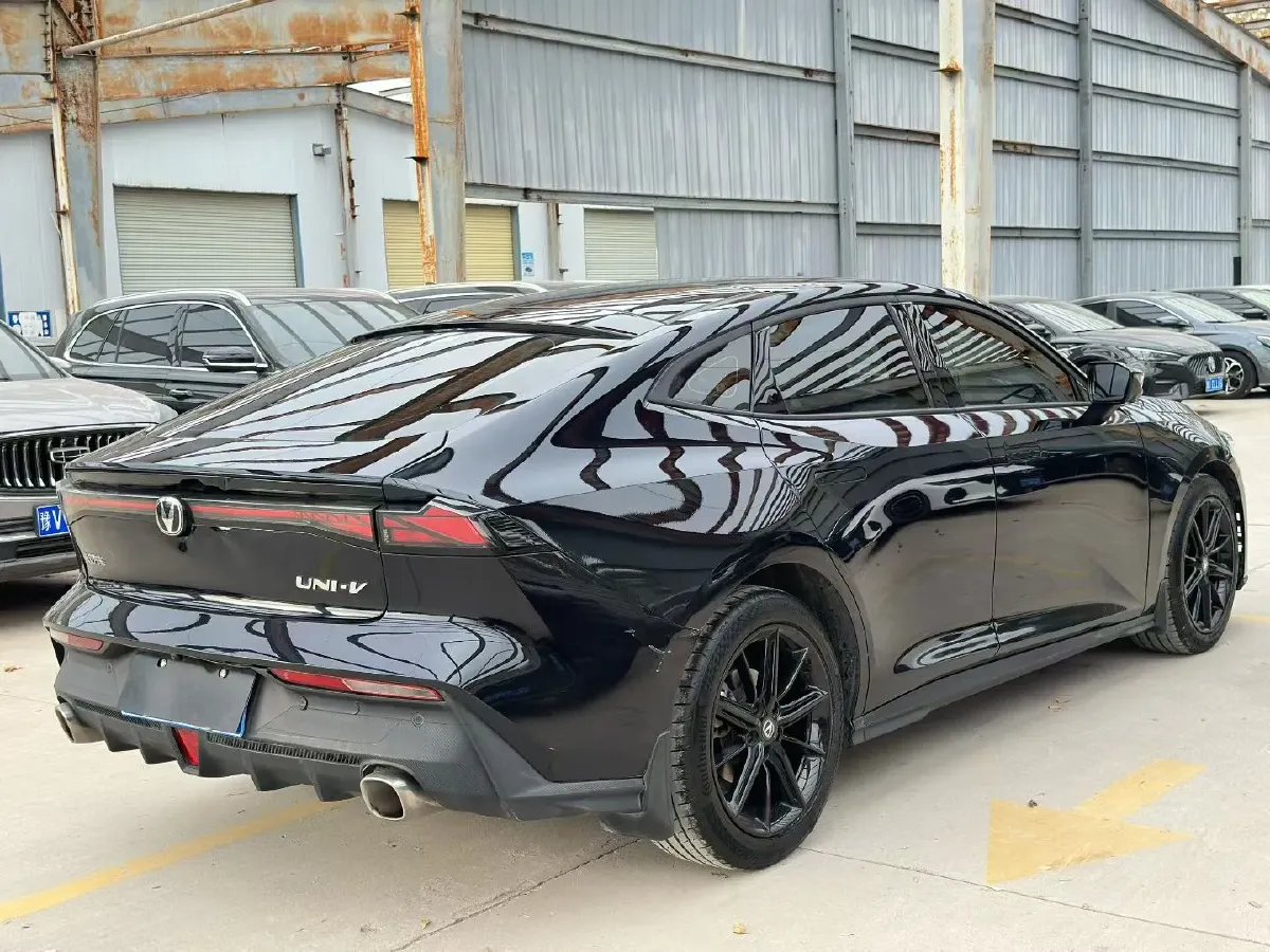 2023 ChangAn UNI-V 1.5T 188HP L4 7DCT,autocango,china used car exporter,china ev exporter,chinese used car exporter,chinese used ev exporter