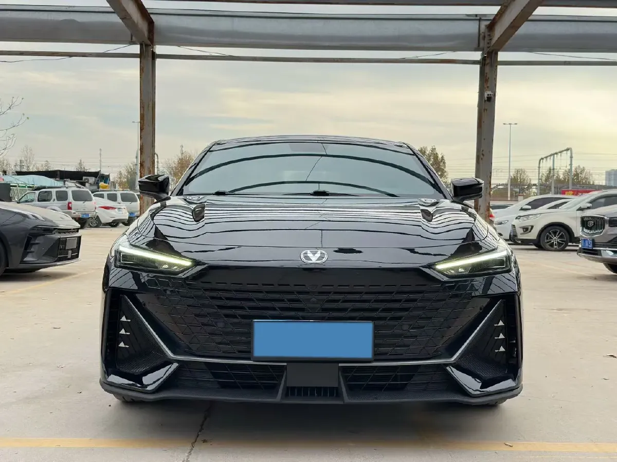 2023 ChangAn UNI-V 1.5T 188HP L4 7DCT,autocango,china used car exporter,china ev exporter,chinese used car exporter,chinese used ev exporter