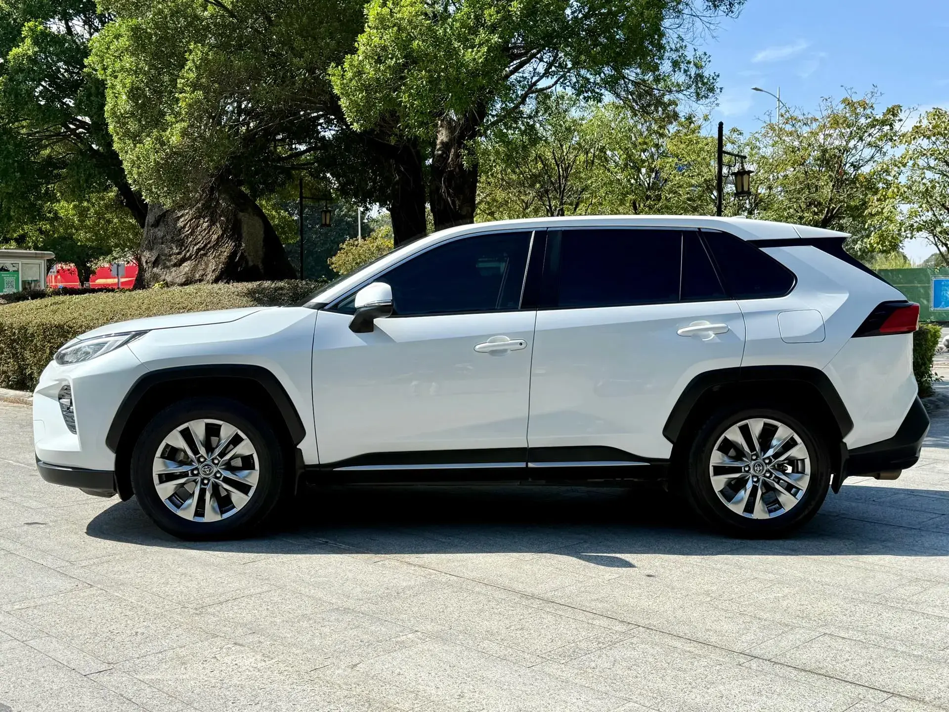 2021 TOYOTA WILDLANDER thumbnail 3