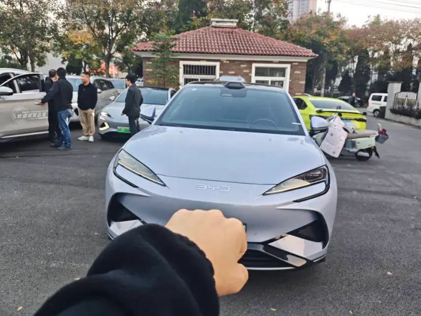 2025 BYD SEA thumbnail 2