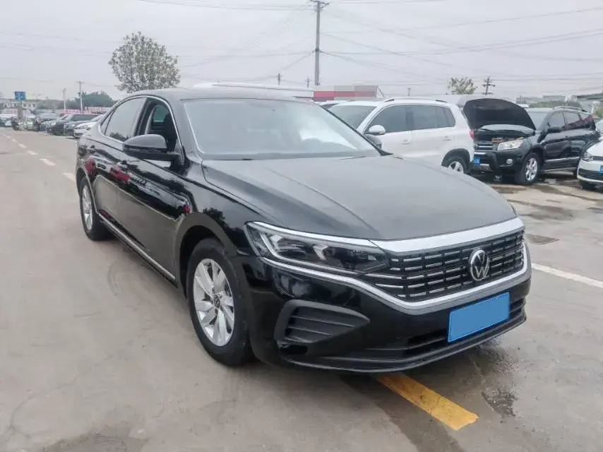 2022 VOLKSWAGEN PASSAT thumbnail 3