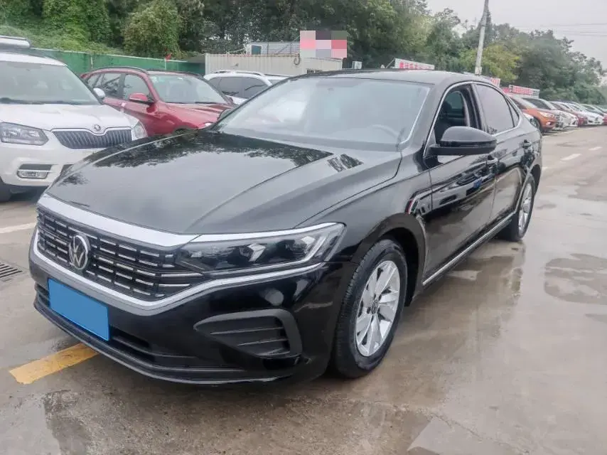 2022 VOLKSWAGEN PASSAT view 1