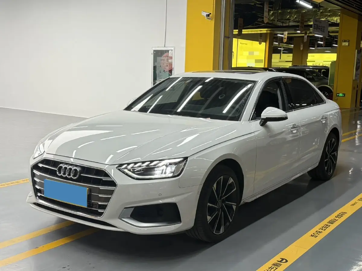 2022 Audi A4L 2.0T 190HP L4 7DCT