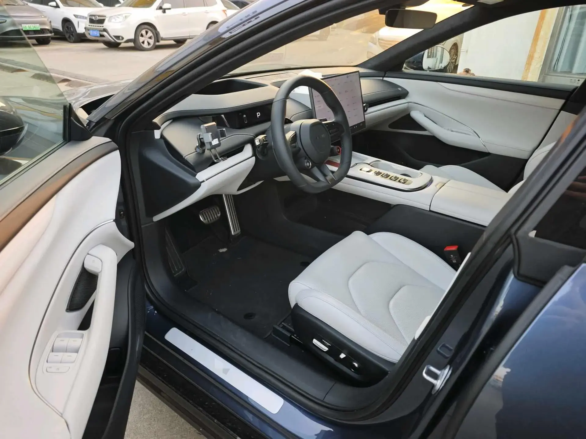 2024 MI SU7 thumbnail 3