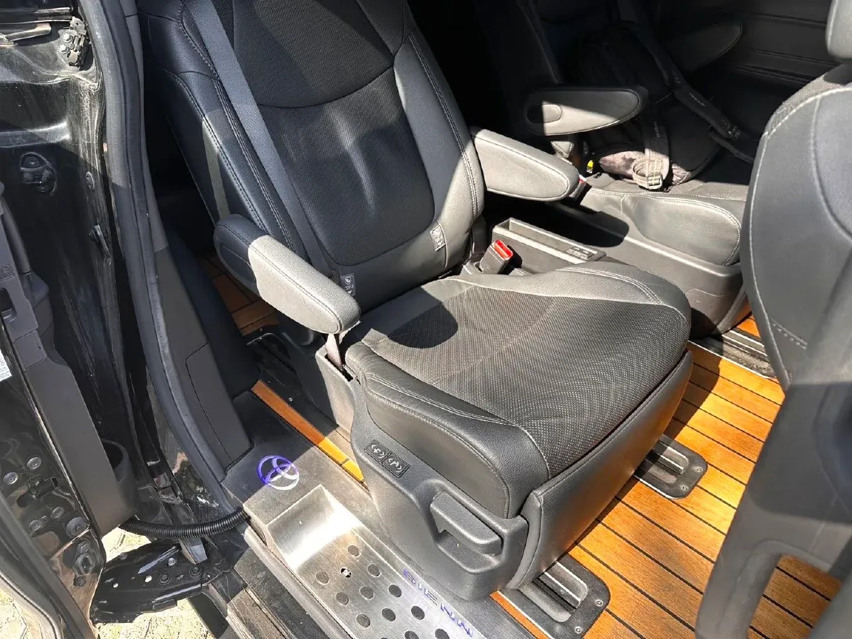 2021 Toyota Sienna 2.5L 192HP L4 E-CVT Hybrid,autocango,china used car exporter,china ev exporter,chinese used car exporter,chinese used ev exporter