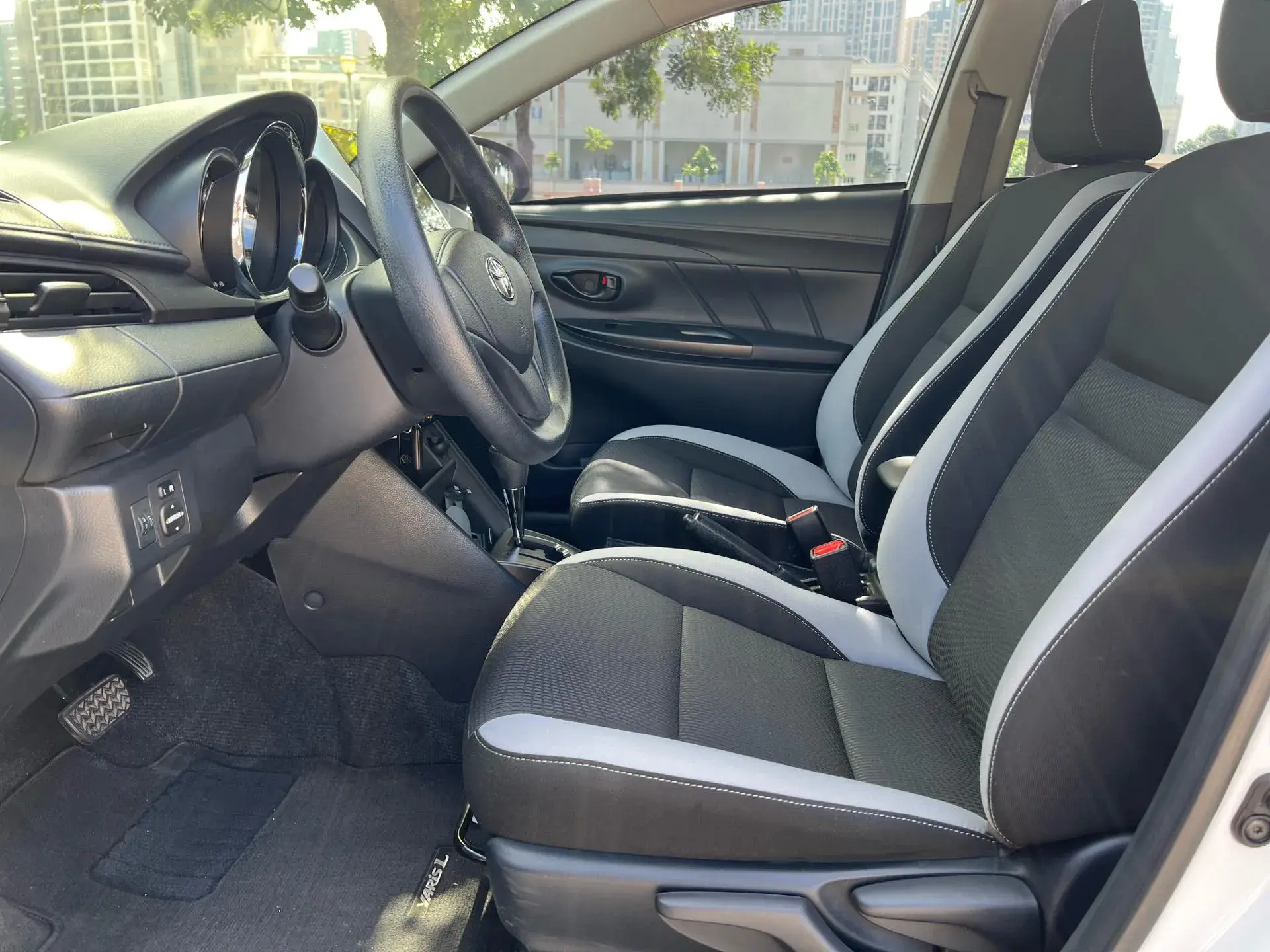 2020 TOYOTA YARIS thumbnail 4