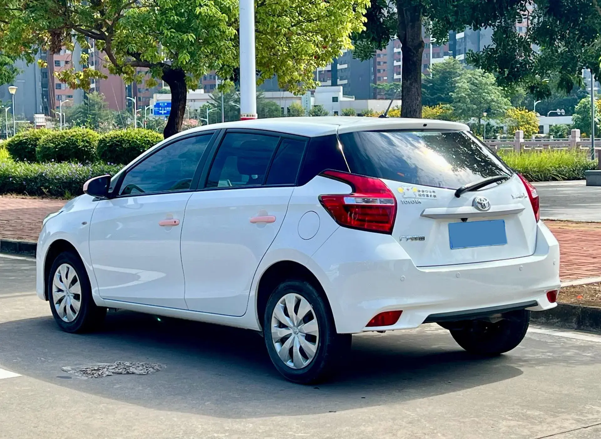 2020 TOYOTA YARIS thumbnail 3