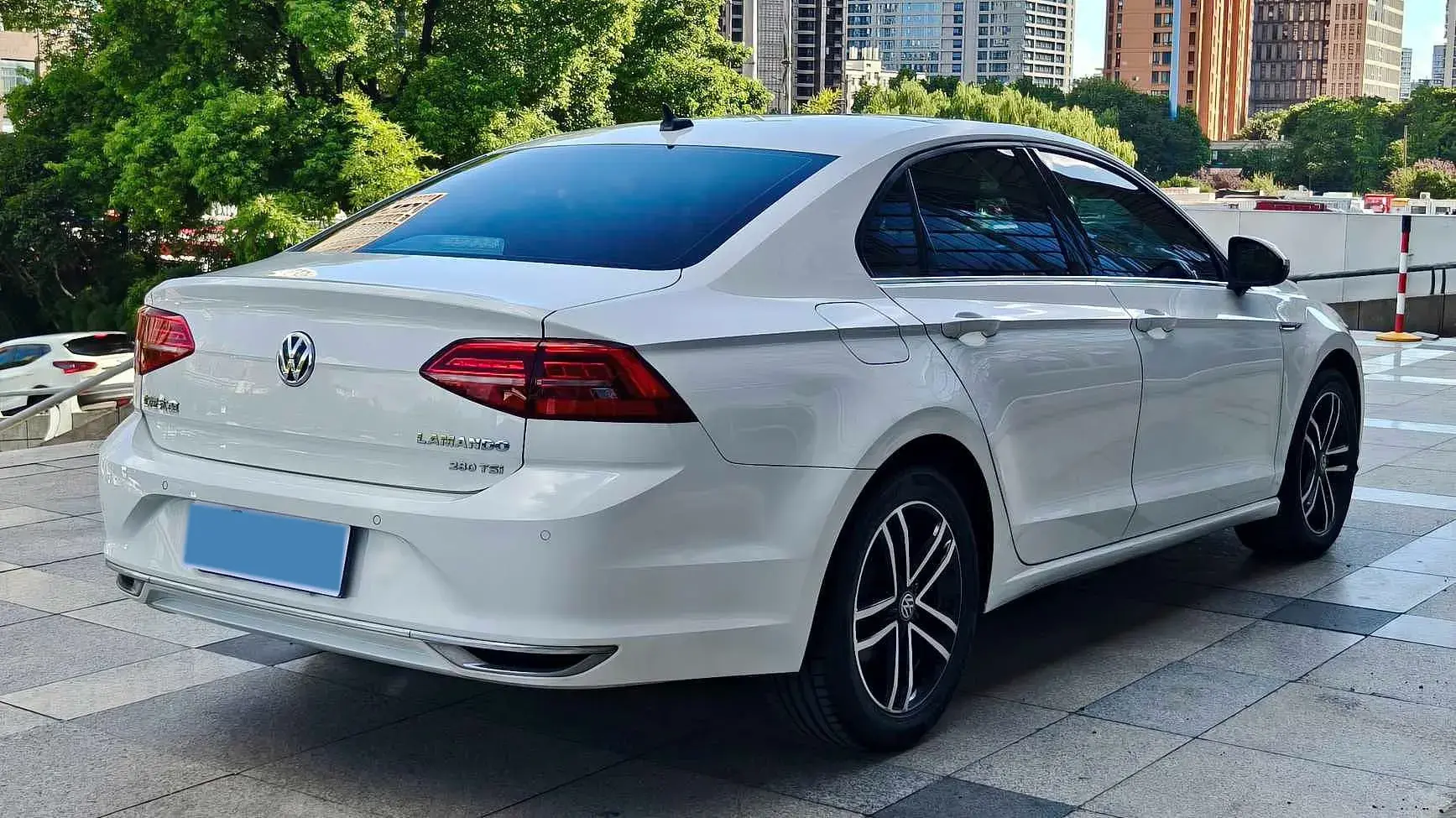 2021 VOLKSWAGEN LAMANDO thumbnail 4