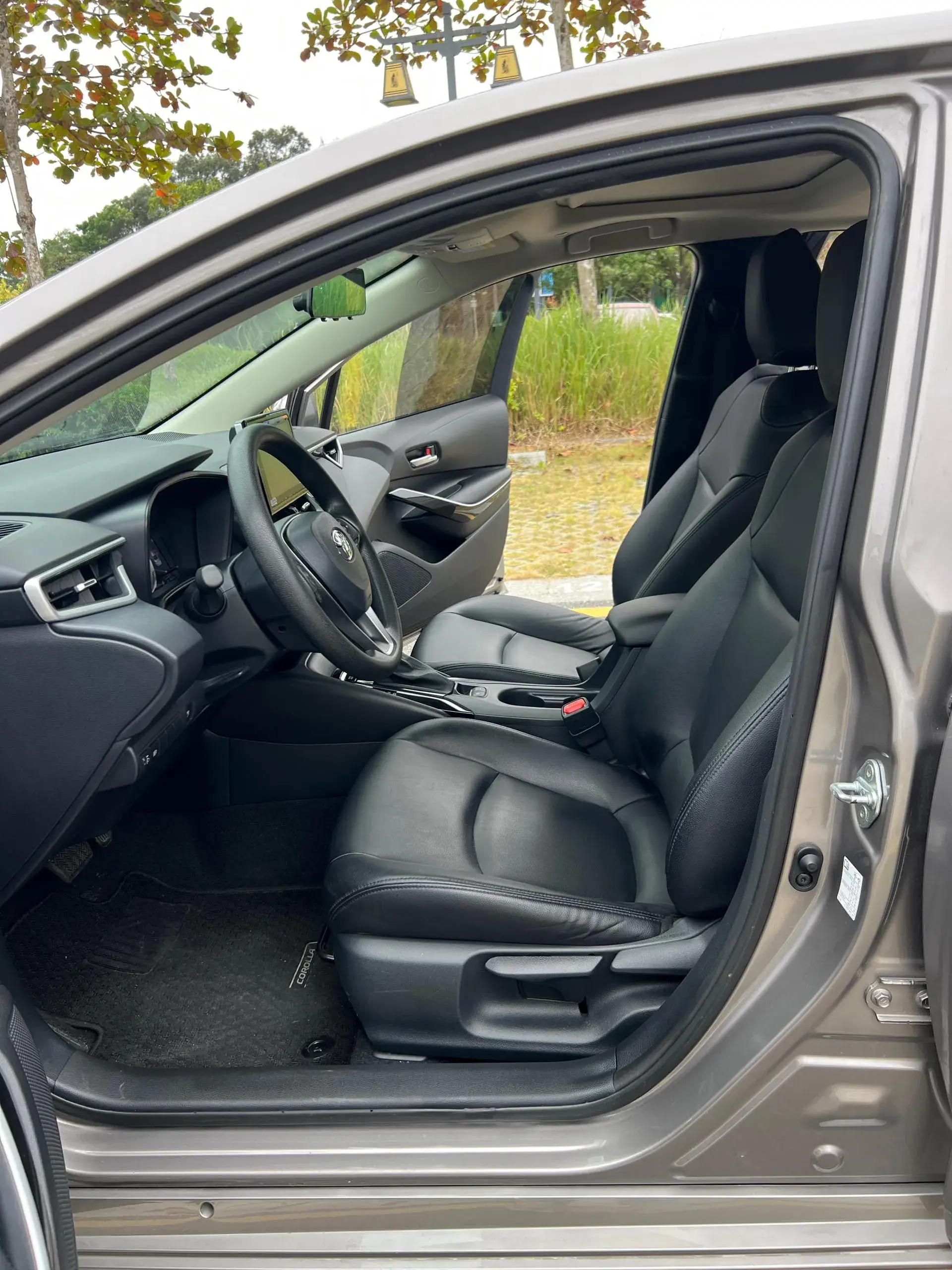 2021 TOYOTA COROLLA thumbnail 4