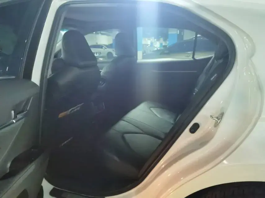 2023 TOYOTA CAMRY thumbnail 4