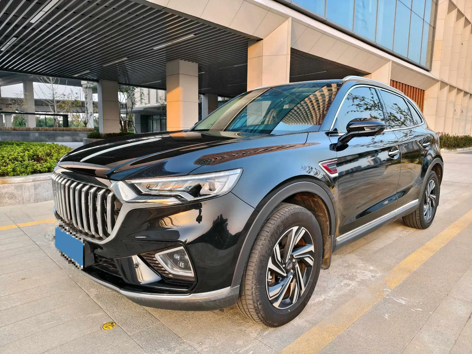2022 HONGQI HS5 view 1