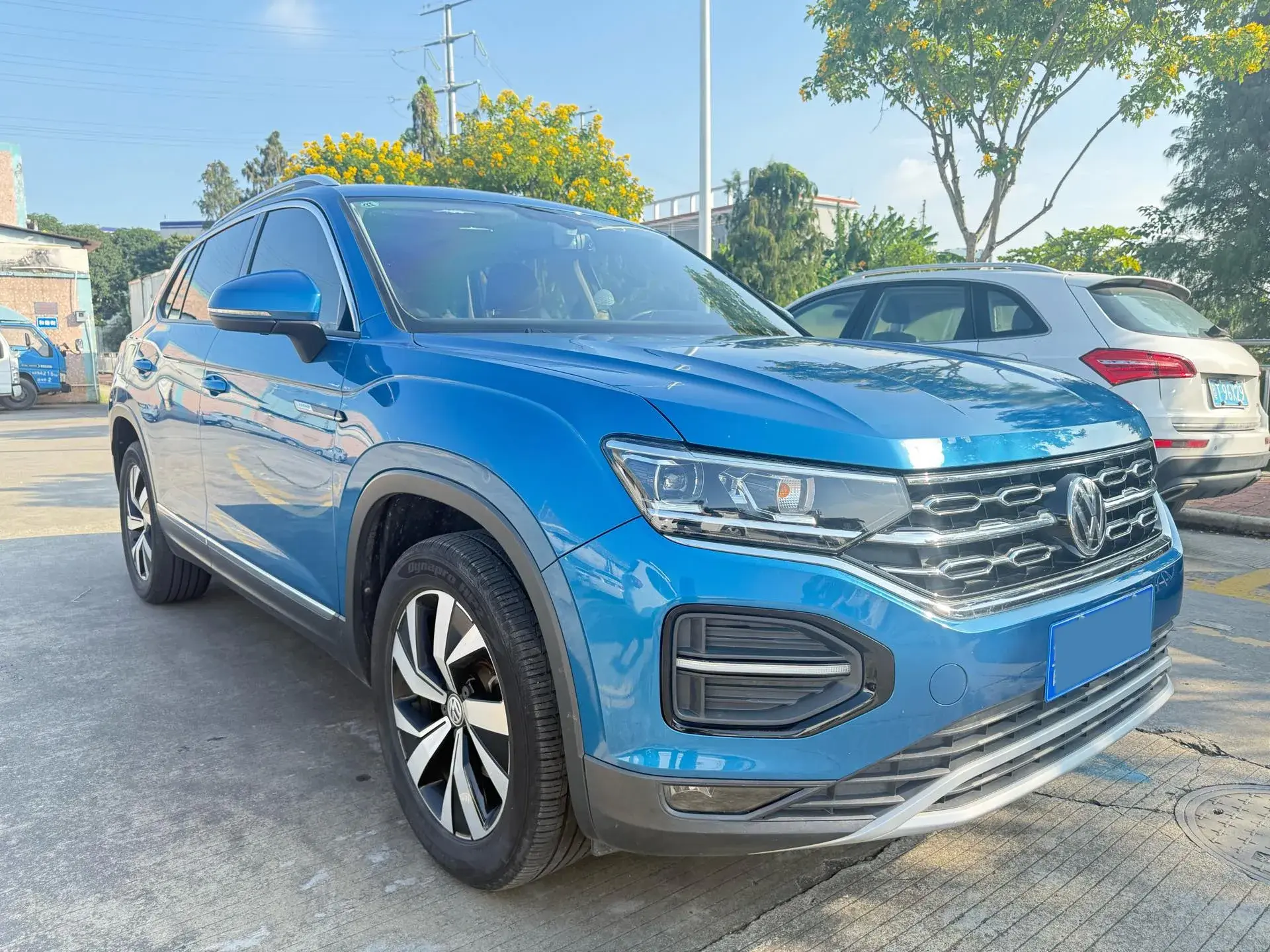 2020 VOLKSWAGEN TAYRON thumbnail 3