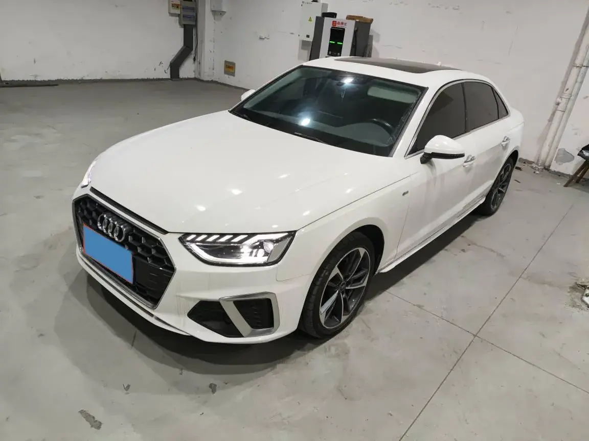 2022 AUDI A4L view 1