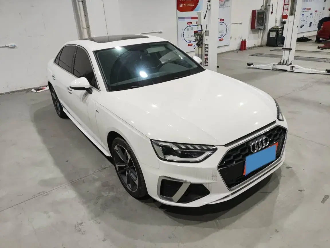 2022 AUDI A4L thumbnail 4