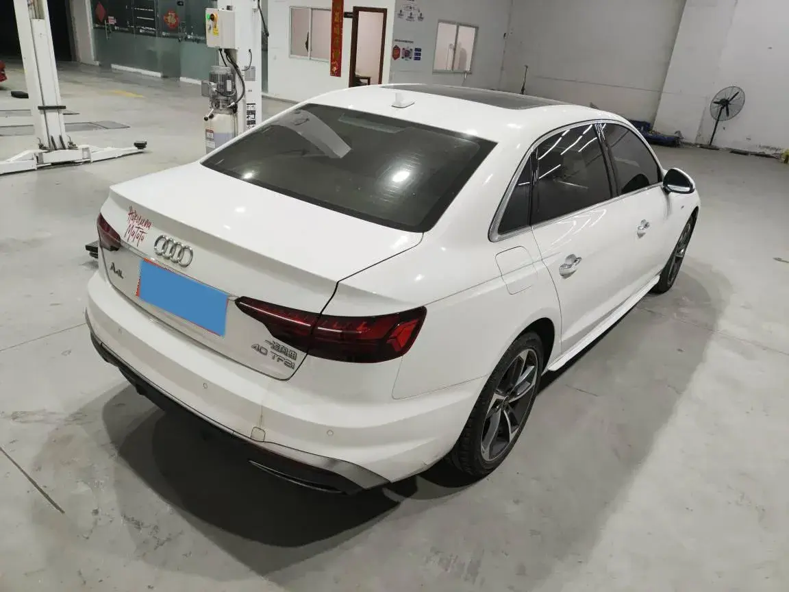 2022 AUDI A4L thumbnail 2