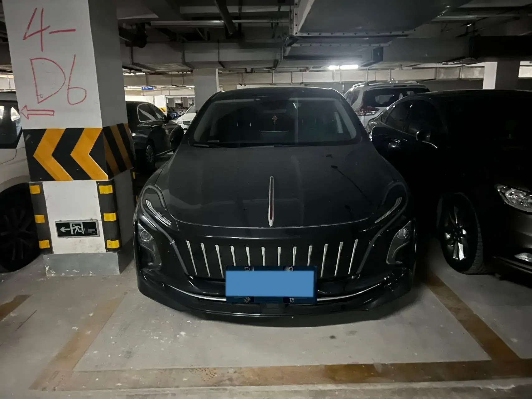 2023 HONGQI E-QM5 thumbnail 2