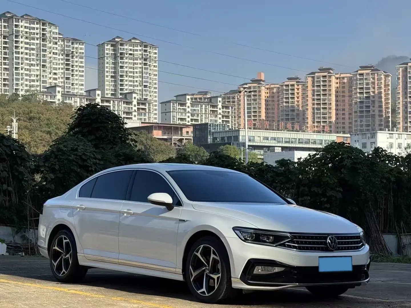 2023 VOLKSWAGEN MAGOTAN thumbnail 2