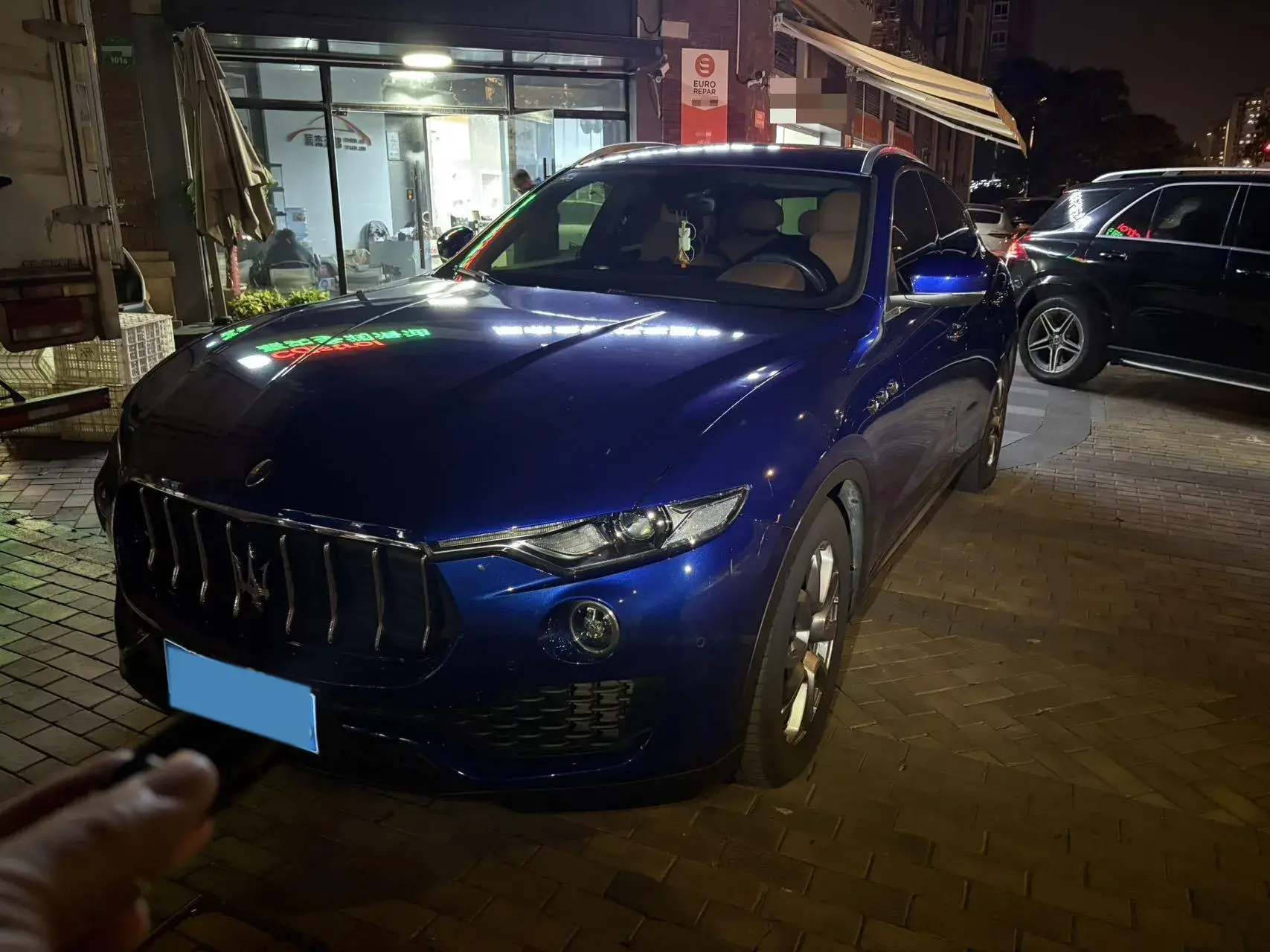 2021 MASERATI LEVANTE view 1