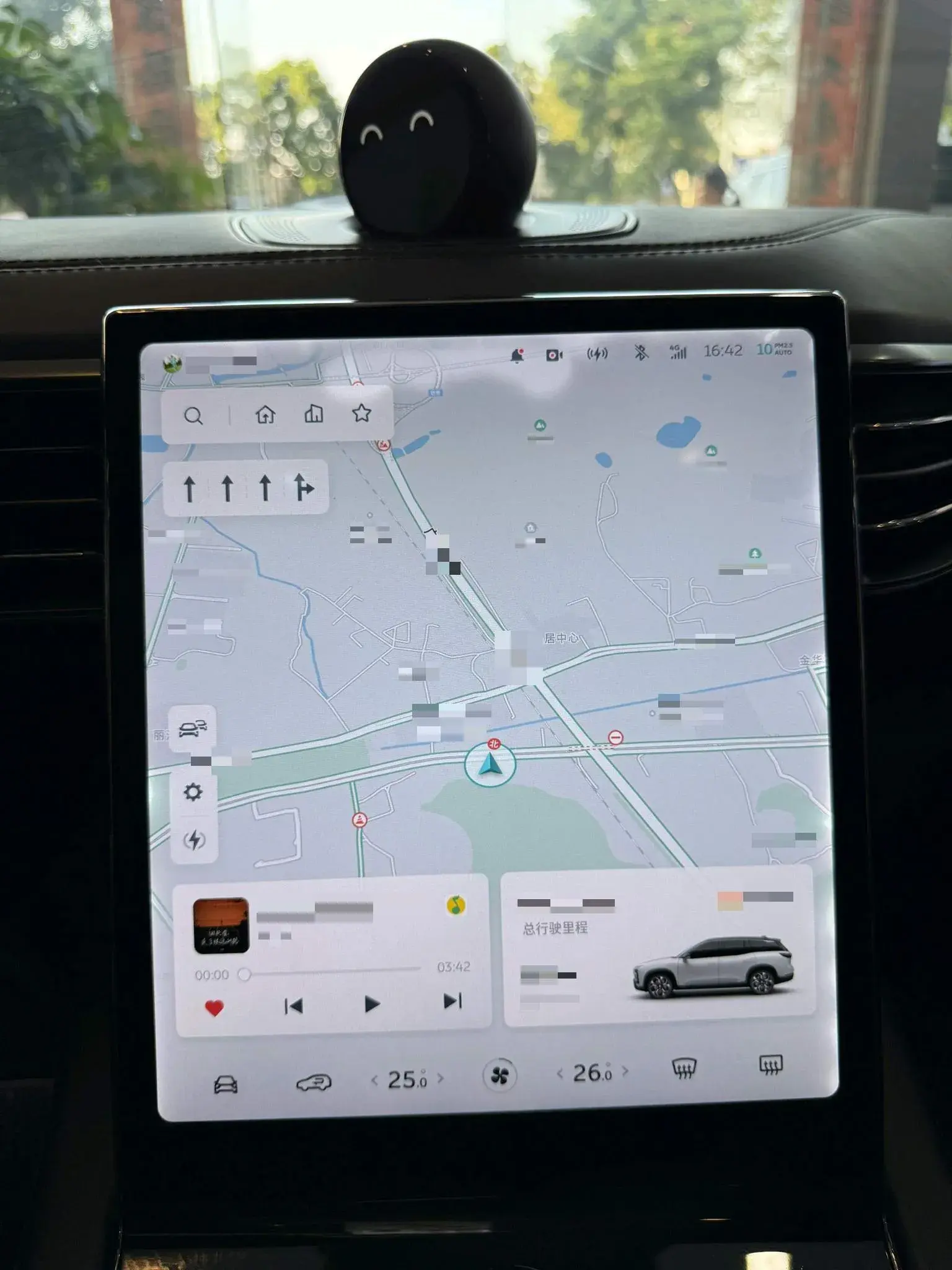 2020 NIO ES8 thumbnail 4