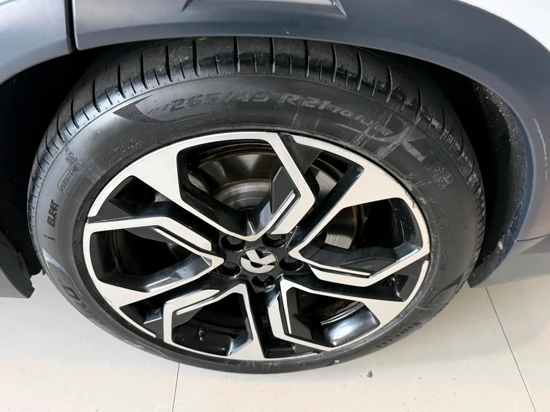 2020 NIO ES8 thumbnail 3