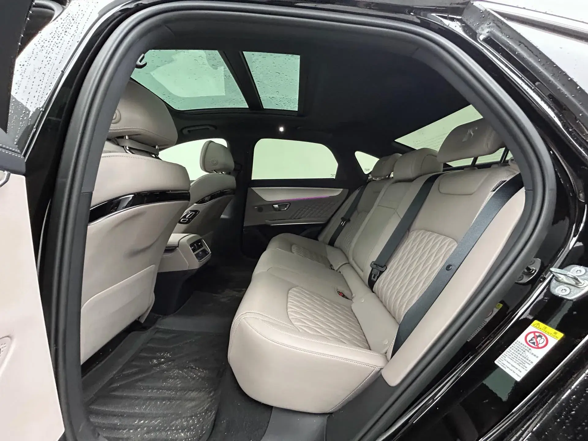 2024 BYD HAN thumbnail 3