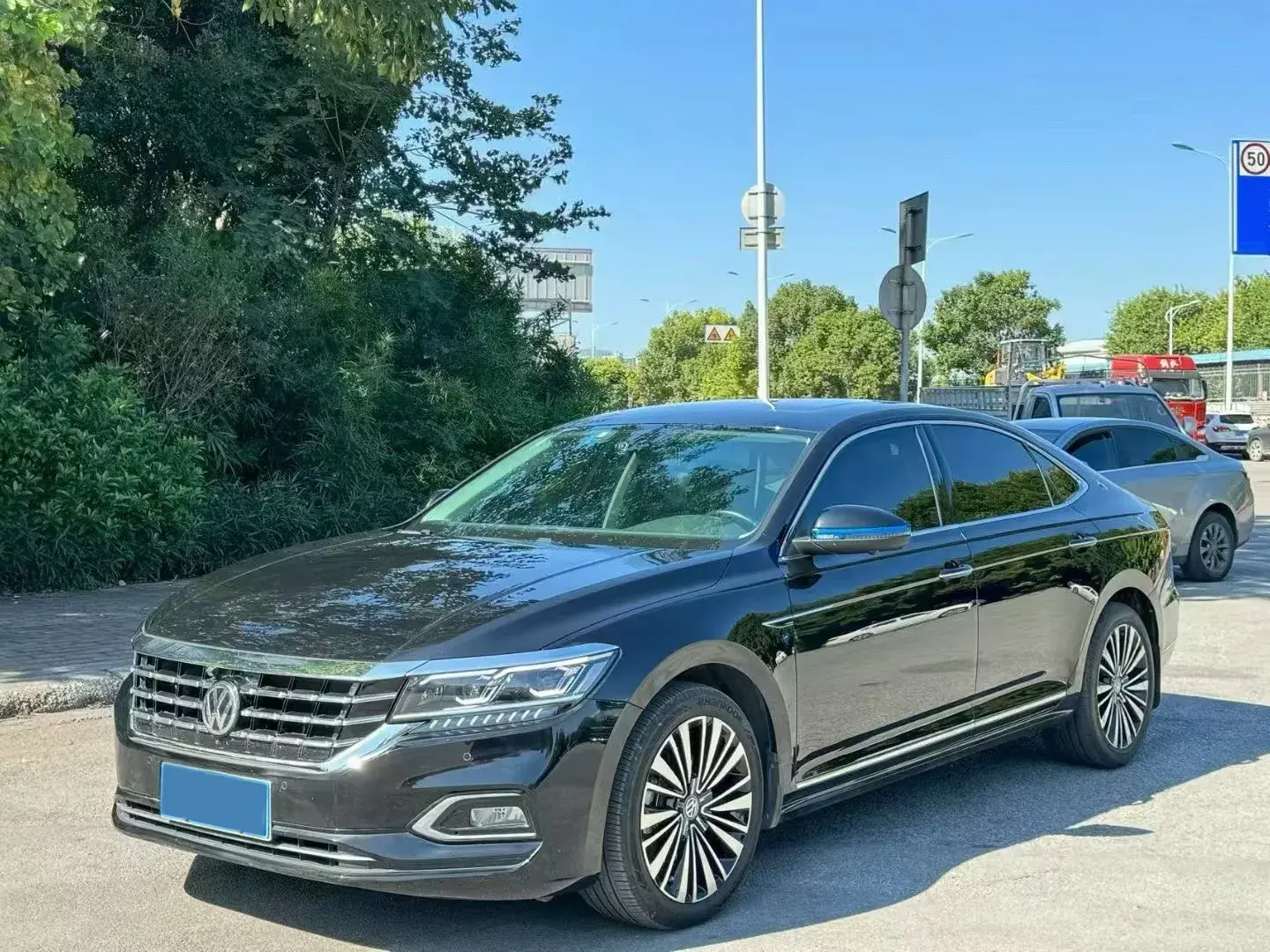 2019 VOLKSWAGEN PASSAT view 1