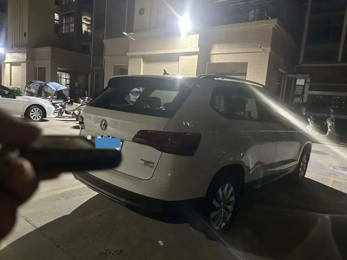 2019 VOLKSWAGEN THARU thumbnail 3