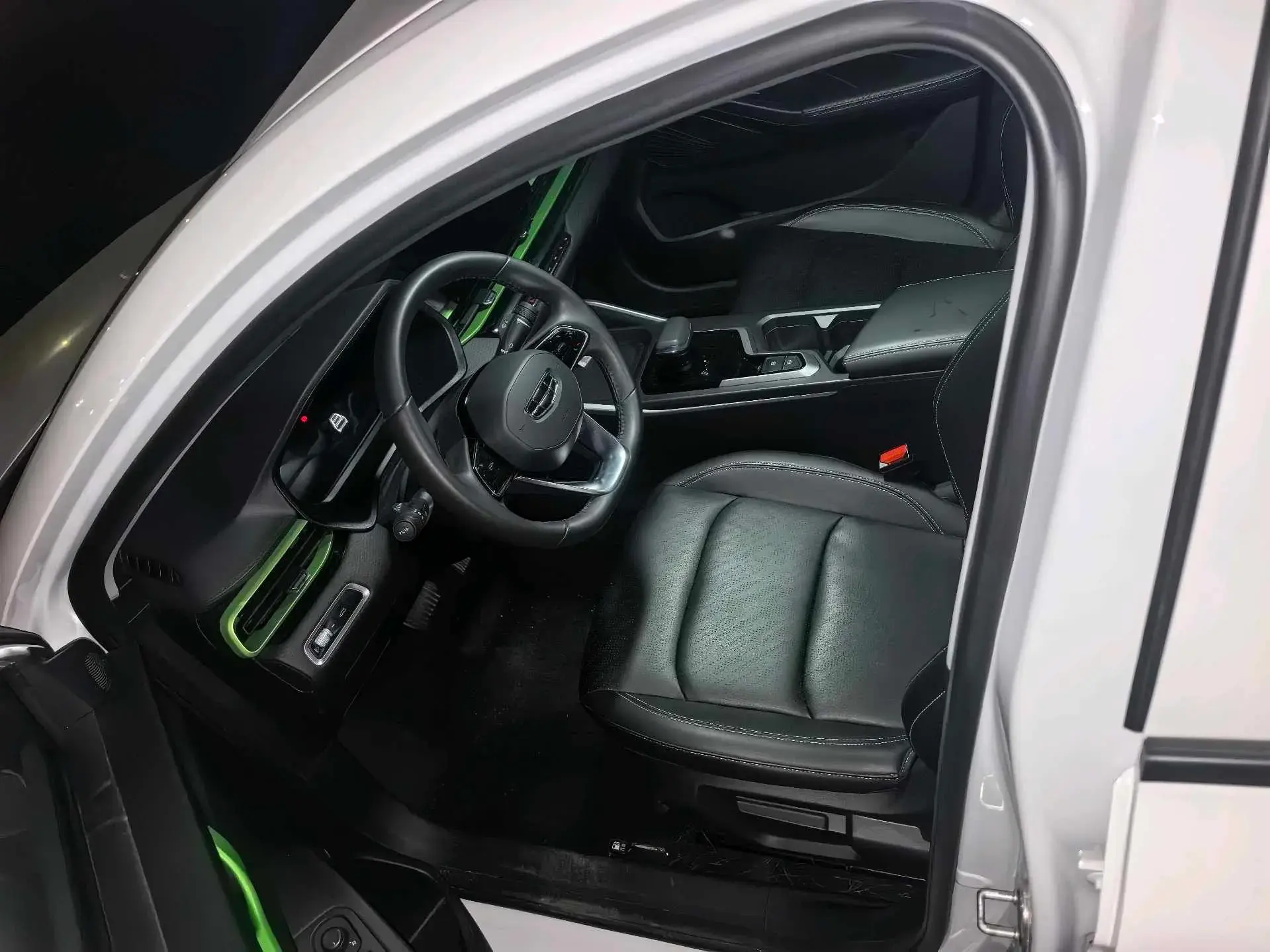 2022 GEELY EMGRAND thumbnail 4