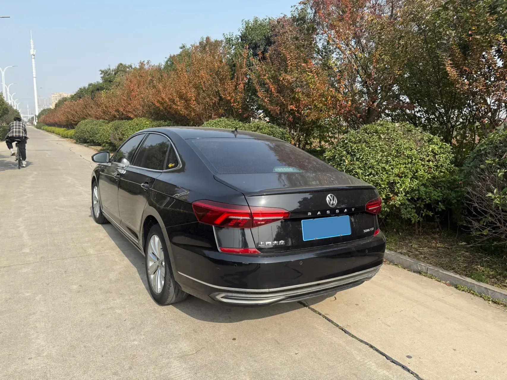 2019 VOLKSWAGEN PASSAT thumbnail 3