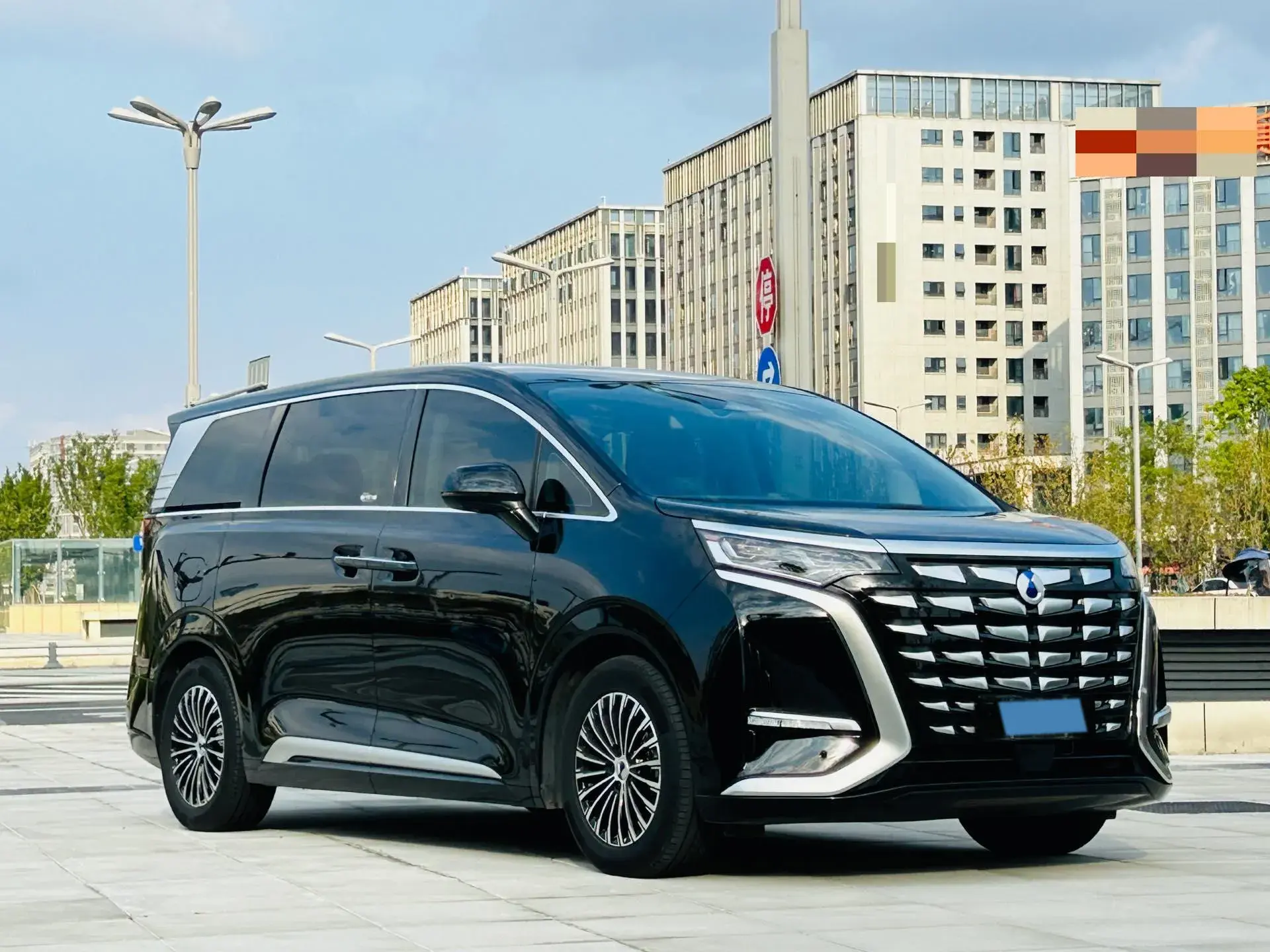 2022 DENZA D9 thumbnail 3