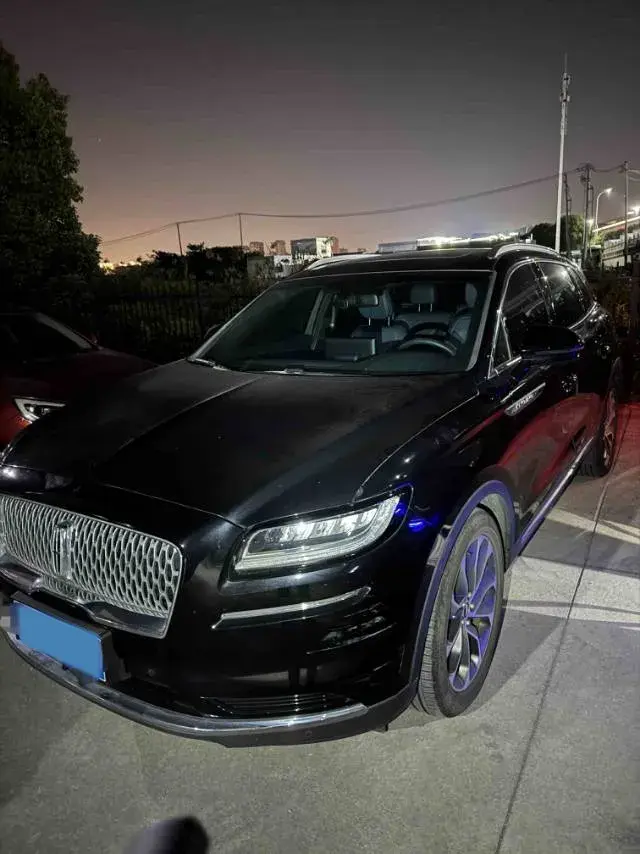 2021 LINCOLN NAUTILUS view 1