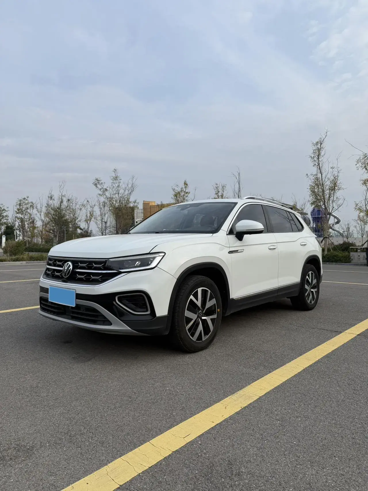 2023 VOLKSWAGEN TAYRON view 1