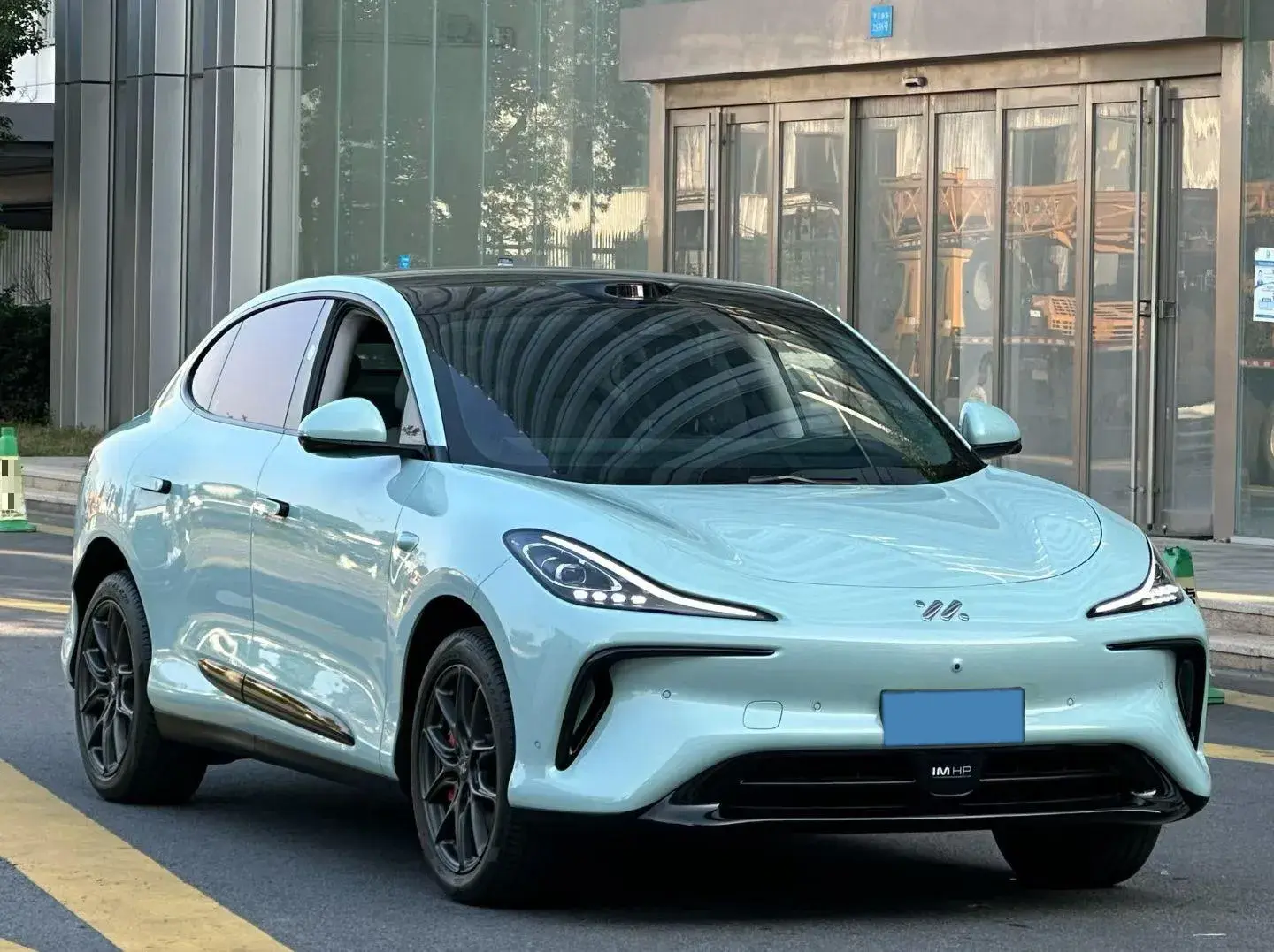 2023 IM LS6 thumbnail 3