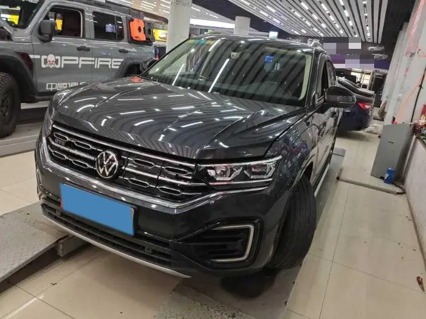 2020 VOLKSWAGEN TAYRON view 1