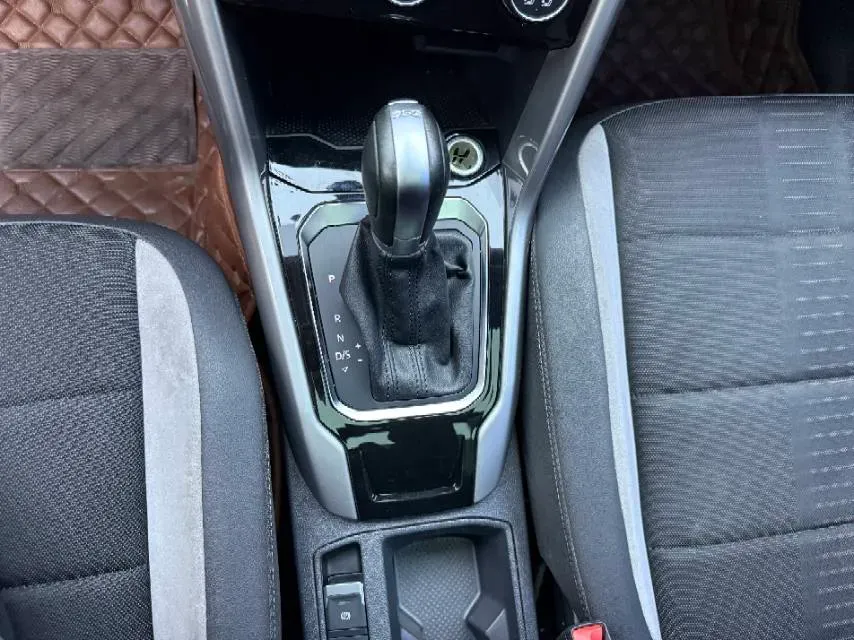 2021 Volkswagen T-Roc 1.4T 150HP L4 7DCT,autocango,china used car exporter,china ev exporter,chinese used car exporter,chinese used ev exporter