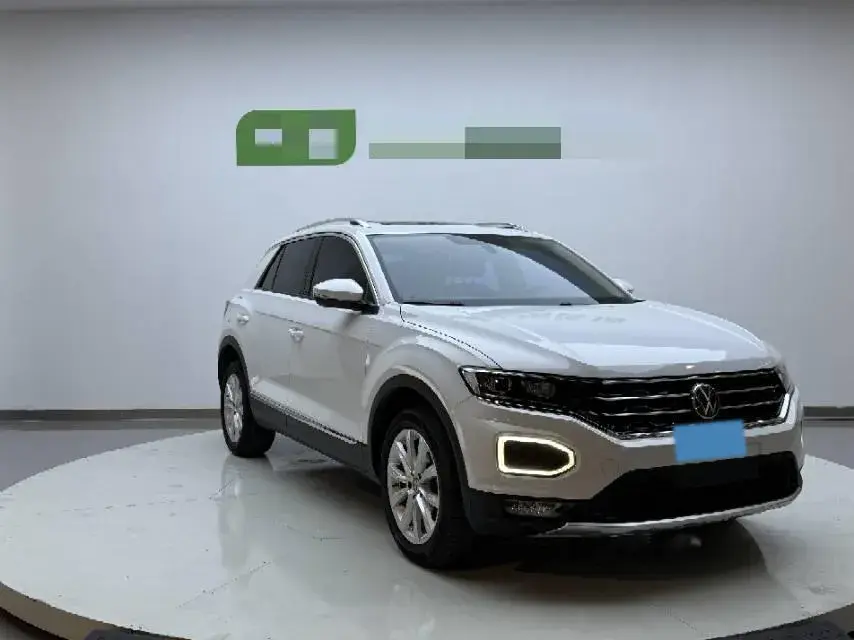 2021 VOLKSWAGEN T-ROC thumbnail 3