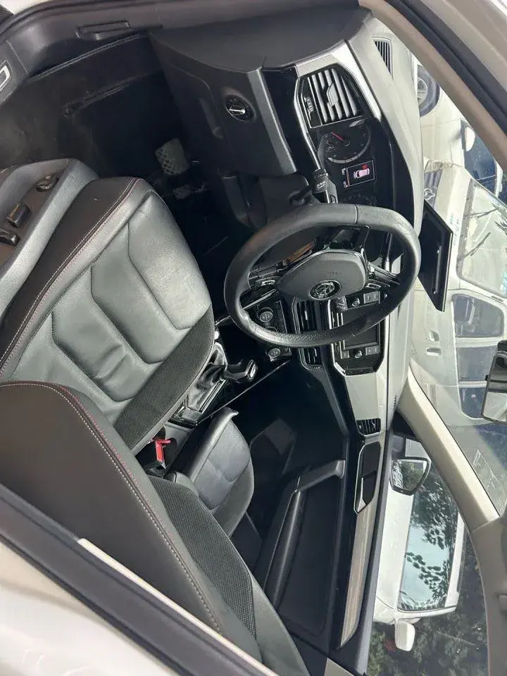 2019 VOLKSWAGEN TAYRON thumbnail 4