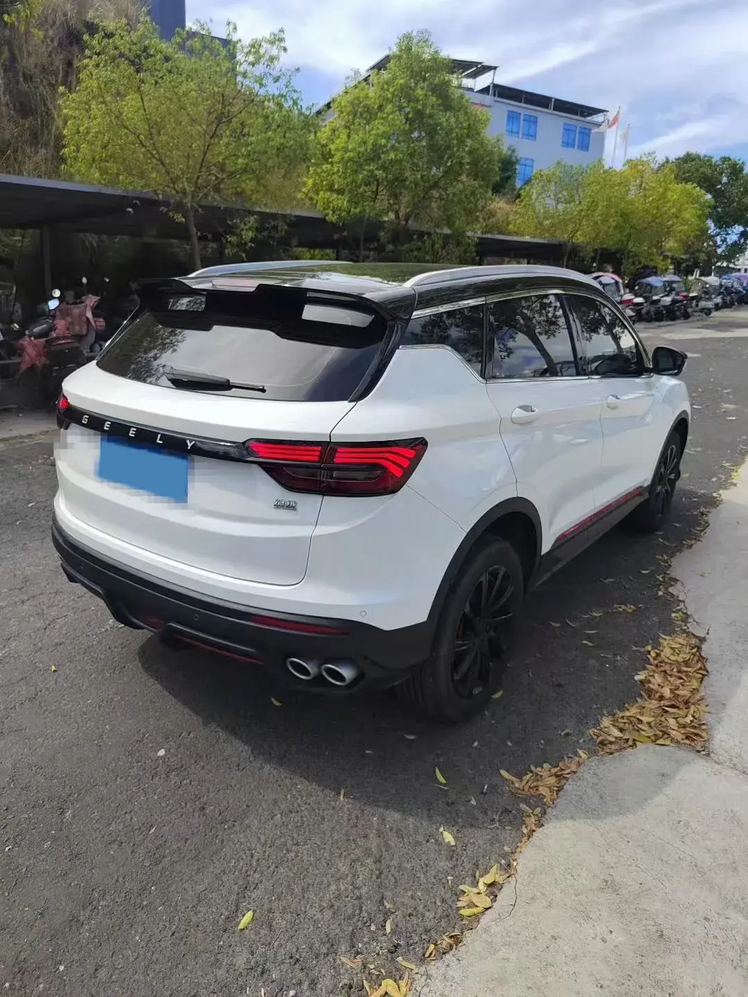 2023 GEELY COOLRAY thumbnail 3