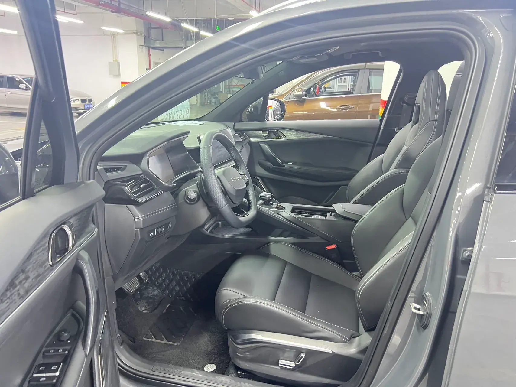 2023 LYNK&CO 06 thumbnail 4