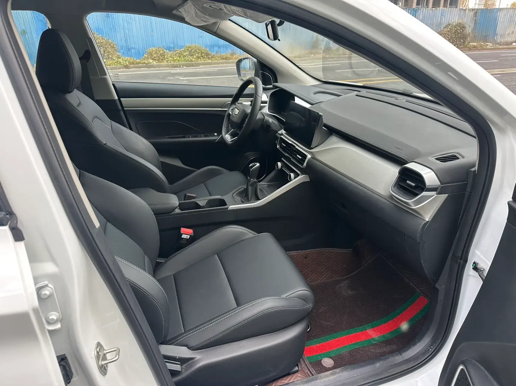 2025 GEELY COOLRAY thumbnail 4