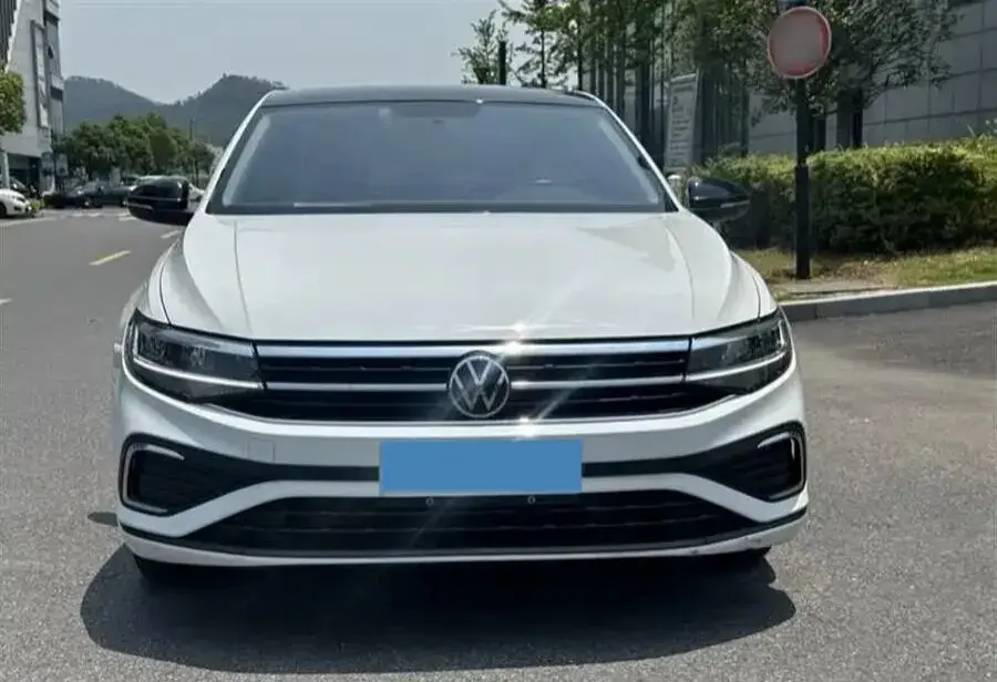 2023 VOLKSWAGEN BORA thumbnail 2