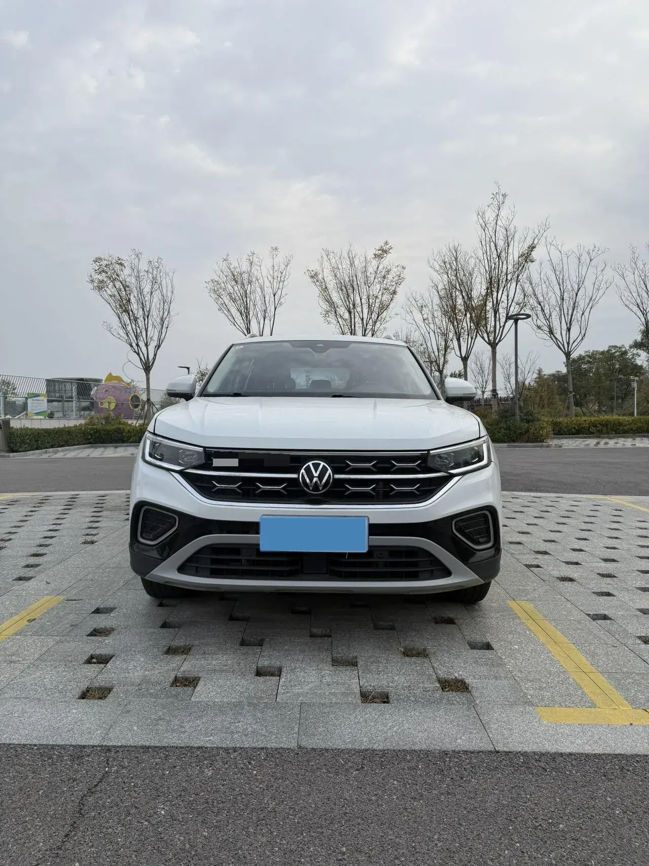 2023 VOLKSWAGEN TAYRON thumbnail 2