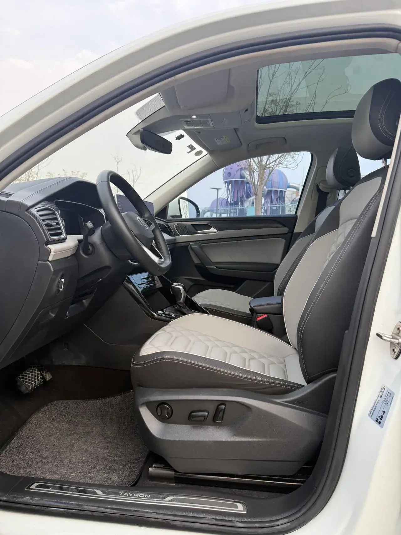 2023 VOLKSWAGEN TAYRON thumbnail 4