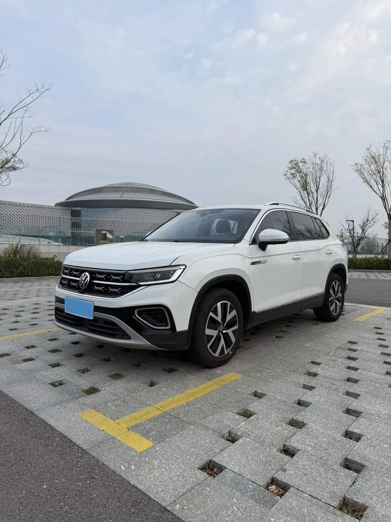 2023 VOLKSWAGEN TAYRON view 1