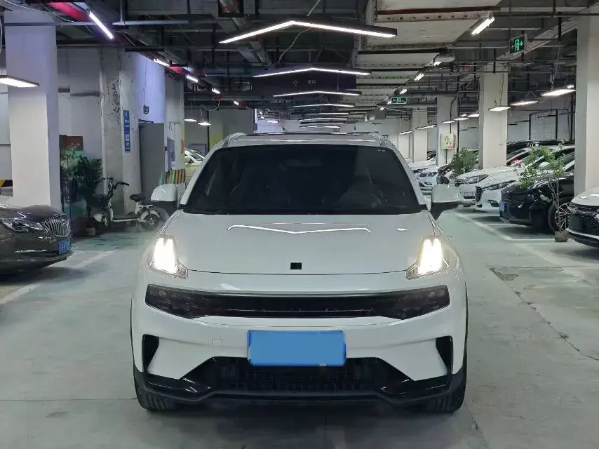 2023 LYNK&CO 06 thumbnail 2