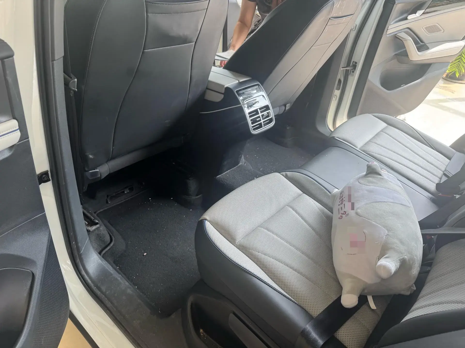 2024 VOLKSWAGEN TIGUAN thumbnail 4