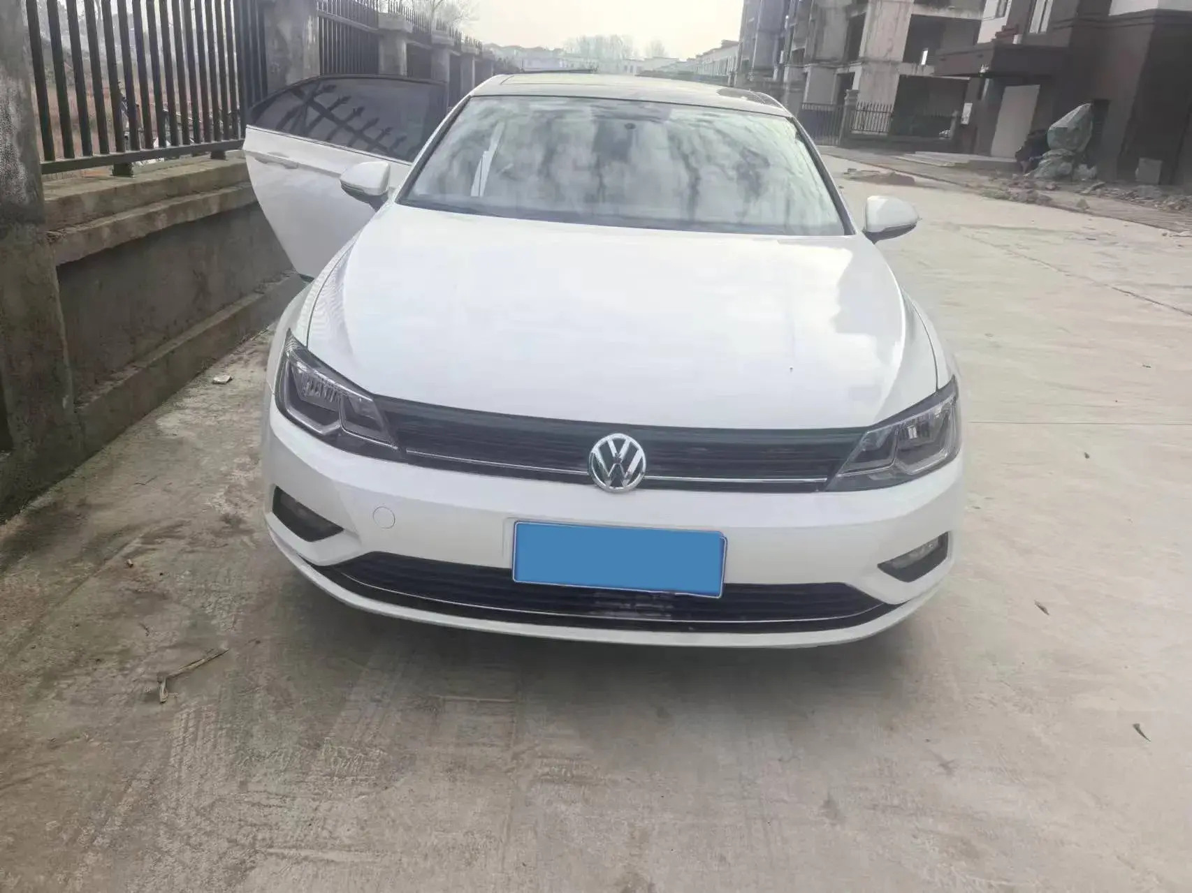 2018 VOLKSWAGEN LAMANDO thumbnail 3