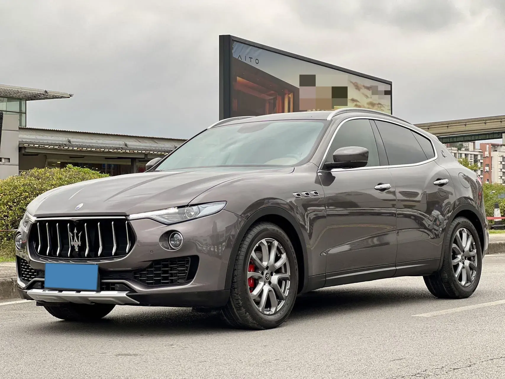 2019 MASERATI LEVANTE view 1